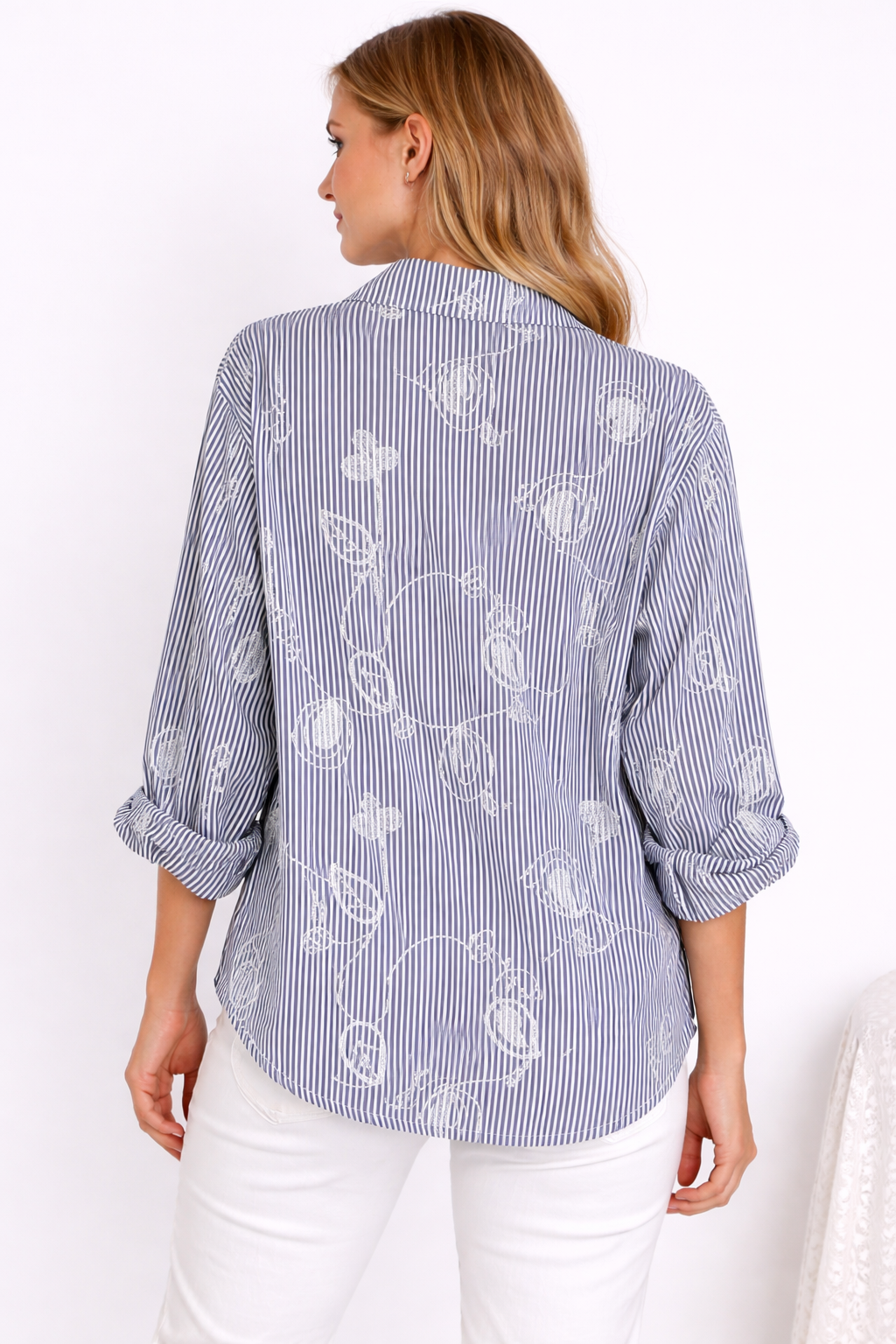 Gestreepte Blouse met Kantdetails – Elegant & Stijlvol